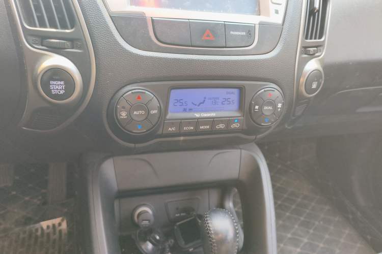 Used Hyundai ix35 2015 2.0L Automatic 2WD Smart Version China V Standard
