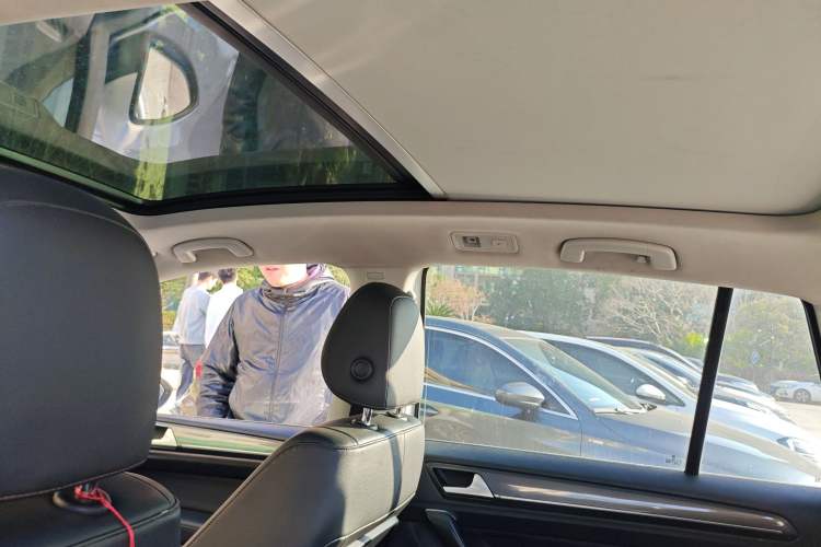 Used Volkswagen Golf Sportsvan 2018 230TSI Automatic Trend Edition Headliner