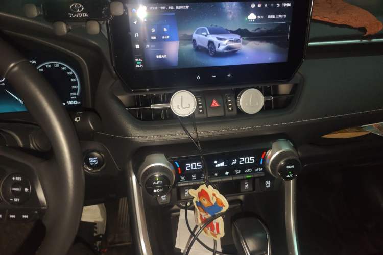 Used Toyota RAV4 2023 2.0L CVT Two-Wheel Drive Fashion Plus Edition Audio And AC Panel