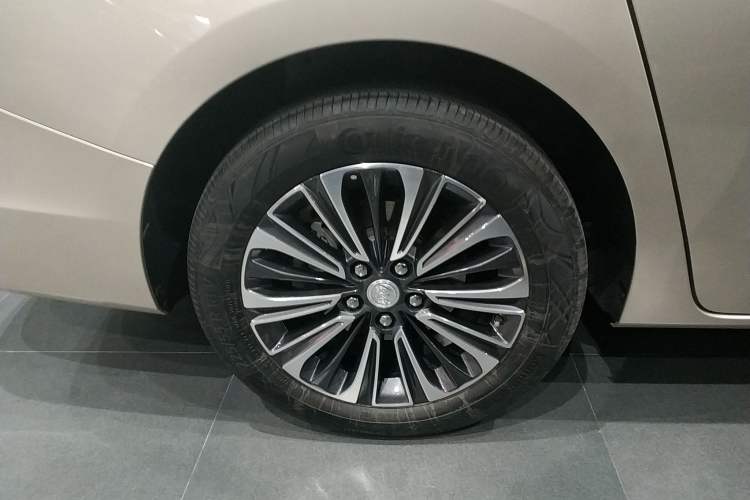 Used Buick GL8 2020 ES Land Cruiser 653T Luxury Model
