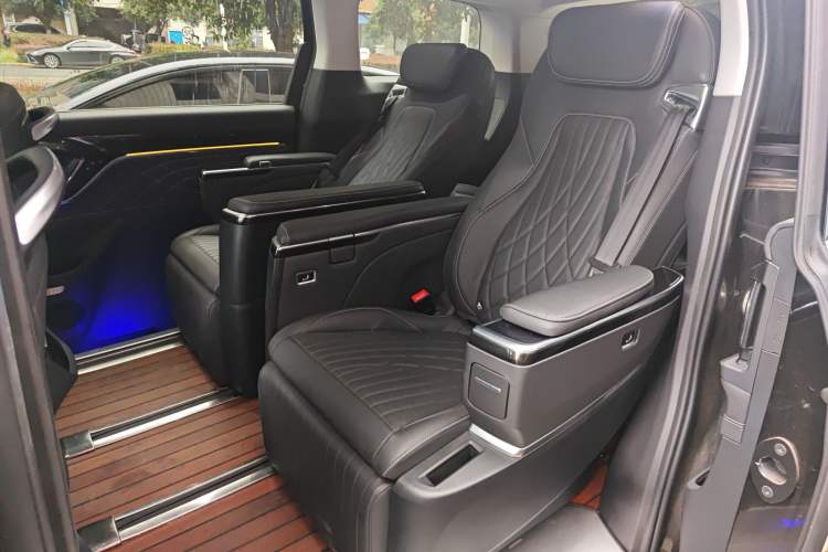 Used SAIC MAXUS G90 2022 2.0T Xingyun Six-Seater Version