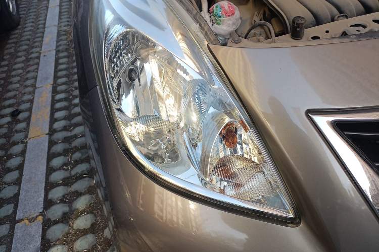Used Nissan Sunny 2011 1.5XE CVT Comfort Edition Right Front Headlight