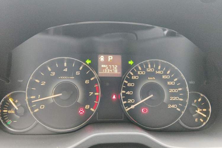 Used Subaru Outback 2010 2.5i Luxury Edition Odometer Close Up