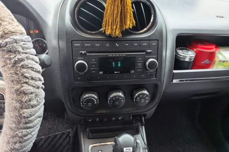 Used Jeep Compass 2012 2.4L Four-Wheel Drive Urban Edition Audio And AC Panel