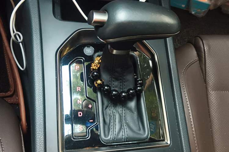 Used Hongqi H7 2018 2.0T Elite Edition Gear Lever