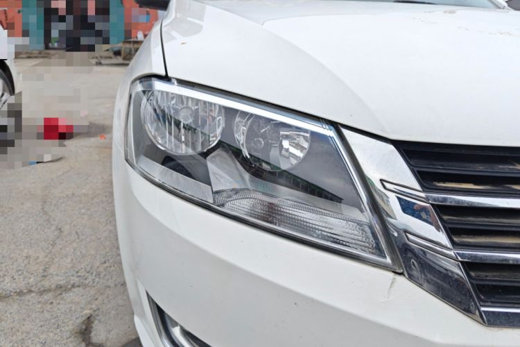 Used Volkswagen Lavida 2013 Restyled Classic 1.6L Manual Comfort Edition Right Front Headlight