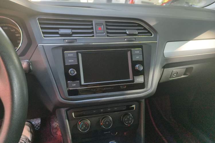 Used Volkswagen Tiguan L 2020 330TSI Automatic Two-Wheel Drive Luxury Edition China VI Standard