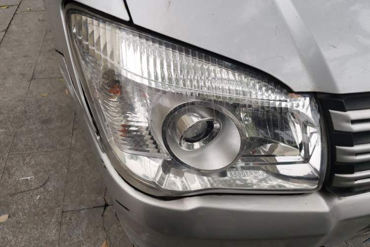 Used FORTHING Lingzhi 2018 M3 1.5L 5-Seat Base Model Right Front Headlight