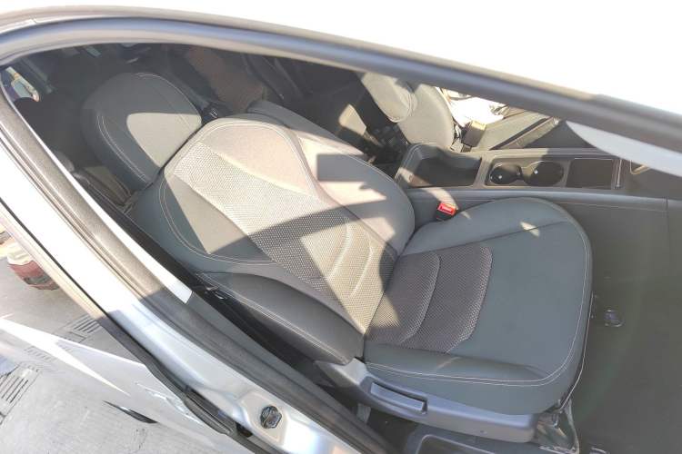 Used JAC Refine M3 2022 PLUS 1.5T 7-Seater Standard Model