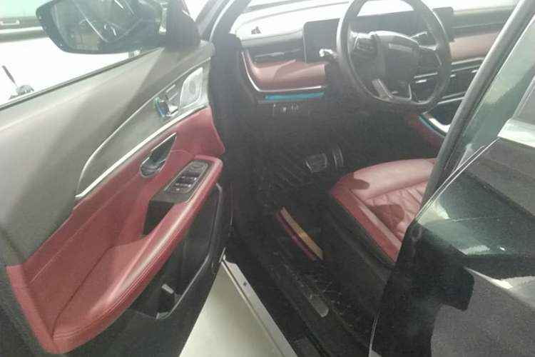 Used JETOUR X70 PLUS 2023 1.5T DCT Brave PLUS 7-Seater
