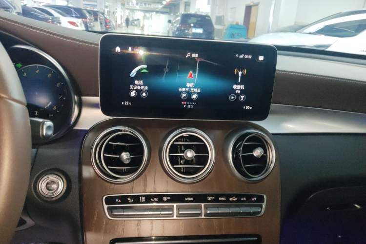 Used Mercedes-Benz GLC 2020 GLC 300 L 4MATIC Dynamic Edition Audio And AC Panel