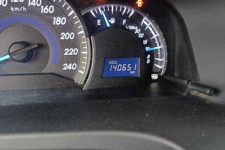 Used Toyota Camry 2012 2.5G Luxury Edition Odometer Close Up