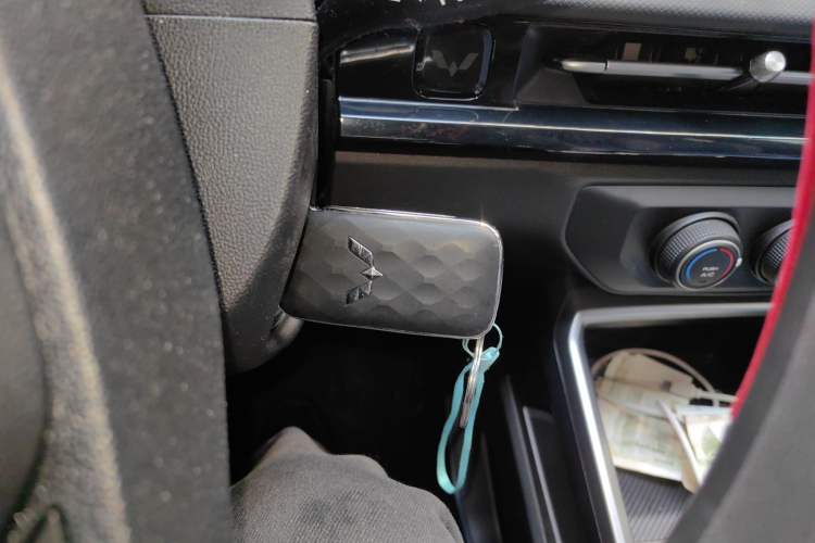 Used Wuling Alvez 2022 1.5L Manual Free-Style Model