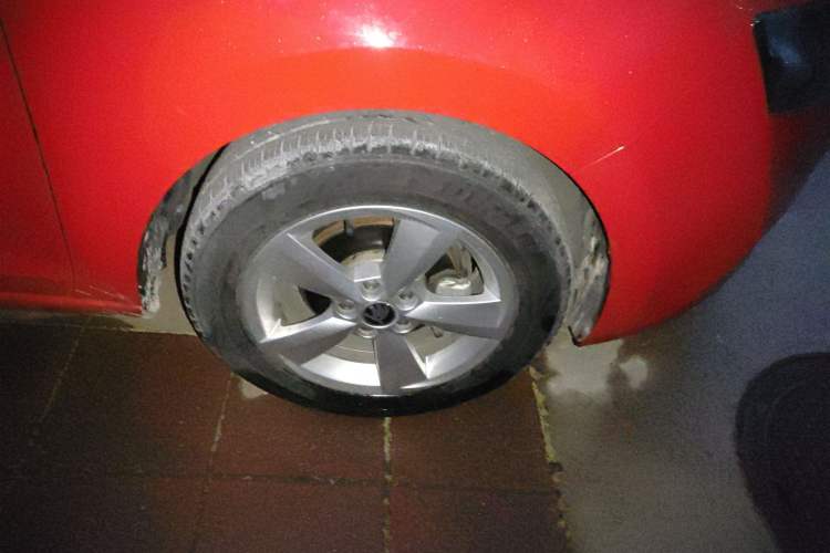 Used Skoda Rapid Spaceback 2018 1.6L Automatic Comfort Edition Right Front Wheel Hub