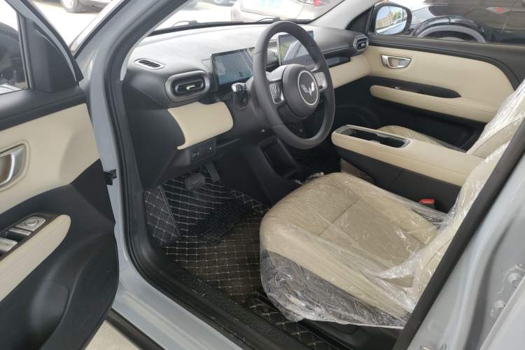 Used Wuling Bingo PLUS 2024 401 km Range 5-Seater Version Driver Seat