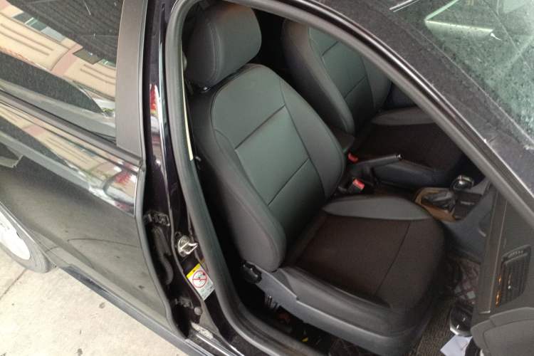 Used Volkswagen Lavida 2013 Revised Classic 1.6L Automatic Fashion Edition