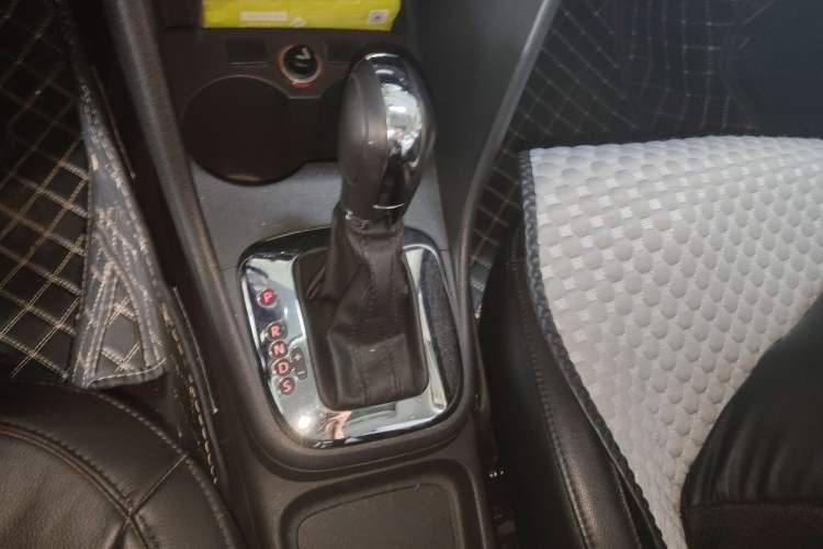 Used Volkswagen Polo 2011 1.6L Automatic ZhiKu Edition Gear Lever