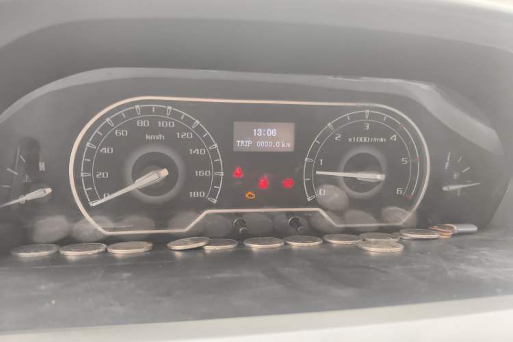 Used SAIC MAXUS Xintu V80 2021 2.0T Manual Classic Aoyuntong Short Wheelbase Mid-Roof 5/6-Seater