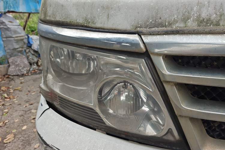 Used Jinbei Hiace 2011 2.0L 5th Generation Kuaiyunwang Standard Version 4G19 Right Front Headlight