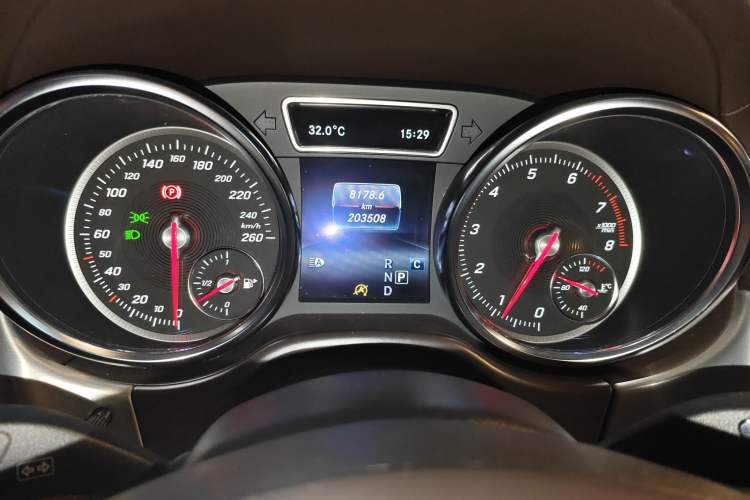 Used Mercedes-Benz GLS 2018 Facelift GLS 320 4MATIC Odometer Close Up