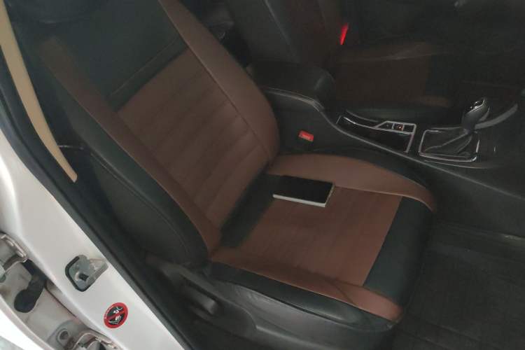 Used Geely Auto Emgrand 2017 Sedan Million Edition 1.5L CVT Upward Connectivity Version
