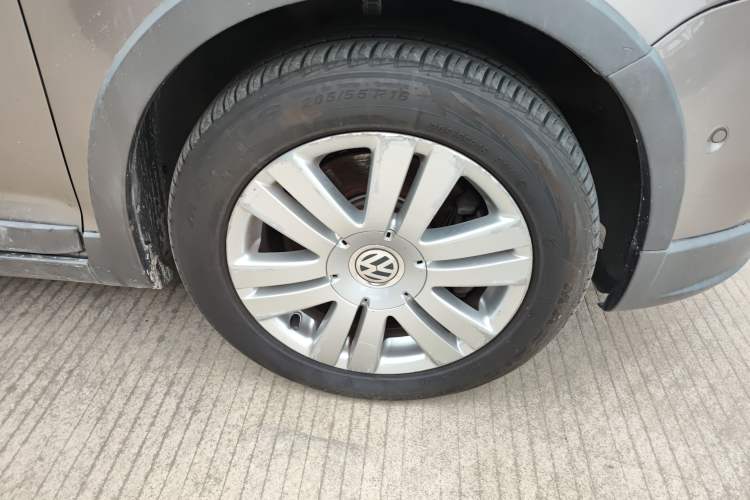 Used Volkswagen Golf 2011 1.4TSI Cross Golf Right Front Wheel Hub