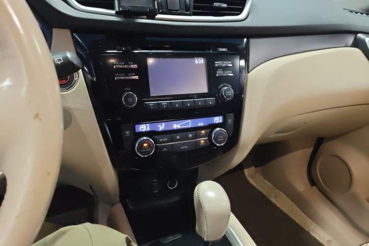 Used Nissan X-Trail 2015 2.0L CVT Comfort MAX Edition 2WD