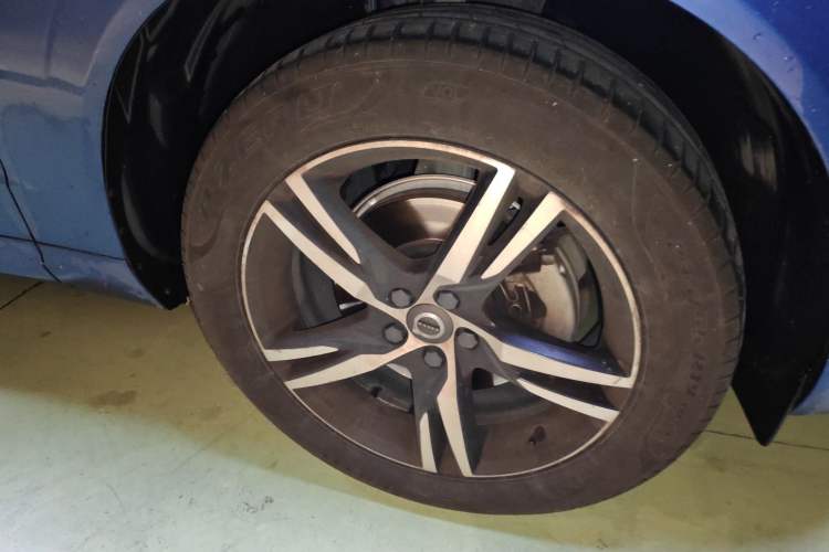 Used Volvo XC60 2019 T5 4x4 Zhiyuan Sport Edition China V Standard Right Front Wheel Hub