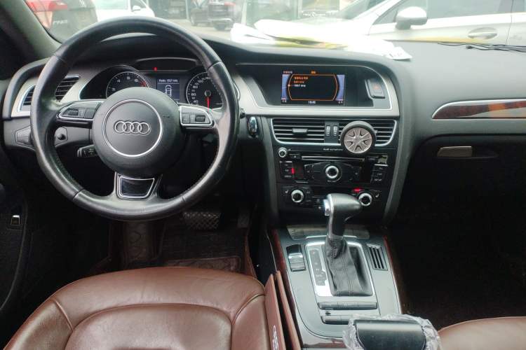 Used Audi A4L 2016 35 TFSI Automatic Comfort Model Center Console