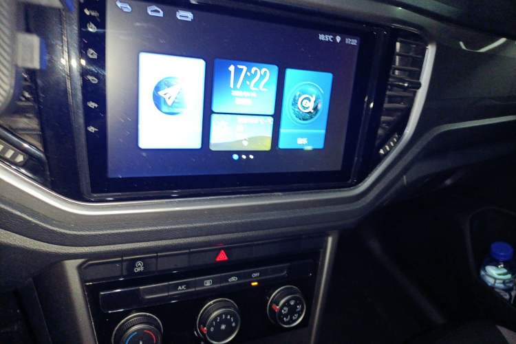 Used Volkswagen T-ROC 2018 230TSI DSG Two-Wheel Drive Advanced Version China V Standard Audio And AC Panel