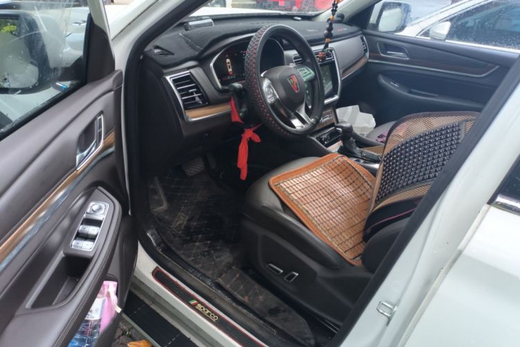 Used Roewe RX8 2018 30T Smart Connectivity Two-Wheel Drive Flagship Edition
