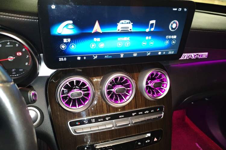 Used Mercedes-Benz GLC 2018 Facelift GLC 260 4MATIC Luxury Edition Audio And AC Panel