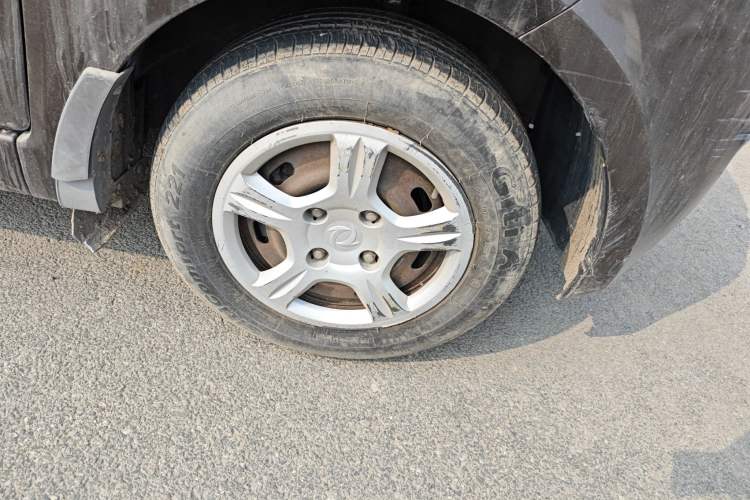 Used Dongfeng Fengon 330 2014 1.5L Manual Utility Version DK15 Right Front Wheel Hub