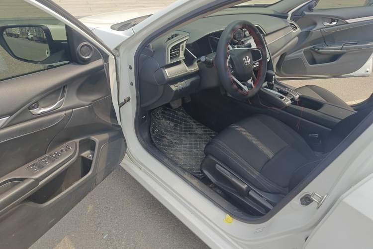 Used Honda Civic 2016 220TURBO CVT Luxury Edition Driver Seat