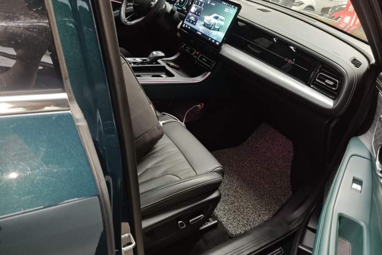 Used GAC Trumpchi GS8 2022 Linghang Series 2.0 TGDI Two-Wheel-Drive Luxury Smart Connectivity Version (7 Seats) Right Front Seat