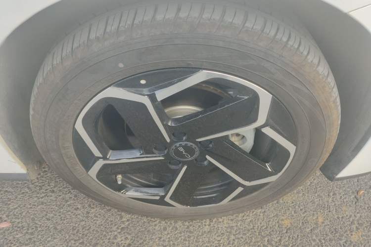 Used BYD Seal 06 New Energy 2025 DM-i Intelligent Drive 120KM Flagship Model Right Rear Wheel Hub