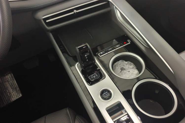 Used Geely Auto Emgrand X7 Sport 2026 Model 1.5TD Aspirational Gear Lever