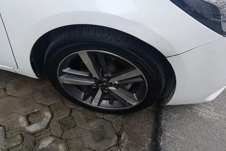 Used Kia K3 2017 1.6L Automatic 15th Anniversary Special Edition GLS Right Front Wheel Hub