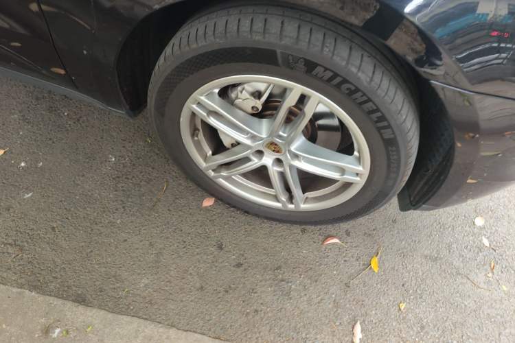 Used Porsche Macan 2016 Macan S 3.0T Right Front Wheel Hub