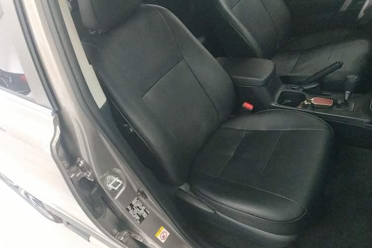 Used Toyota RAV4 2016 2.0L CVT Two-Wheel Drive Fashion Edition China V Standard