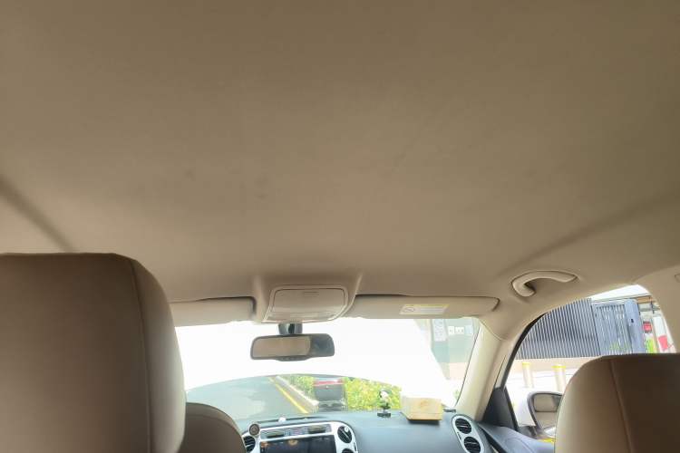 Used Volkswagen Tiguan 2015 1.8TSI Automatic Two-Wheel Drive Comfort Edition Headliner