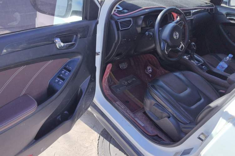 Used Dongfeng Fengon 580 2016 Revised Version 1.5T CVT Luxury Edition Driver Seat