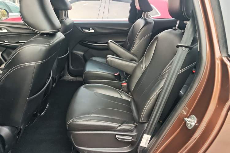 Used Baojun 730 2019 1.5L Manual Fashion Model 7-seater China VI
