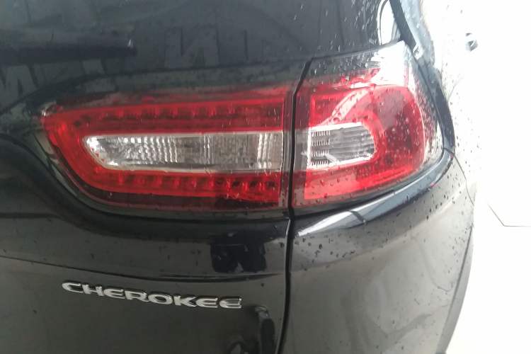 Used Jeep Cherokee 2016 2.4L Leading Edition Right Rear Taillight