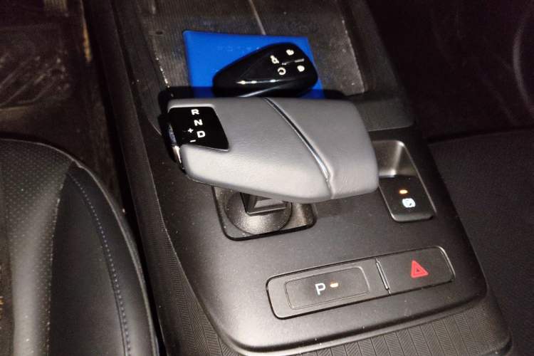 Used CHANGAN Eado DD 2023 Blue Whale NE 1.5T GDI DCT Navigation Model Gear Lever