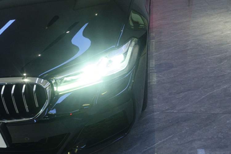 Used BMW 5 Series 2023 530Li Leading Model M Sport Package Left Front Headlight