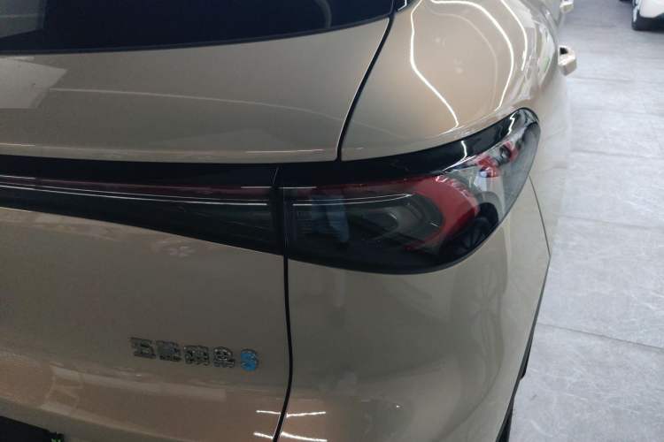 Used Wuling Bingo S 2025 Model 325km Flagship Edition Right Rear Taillight