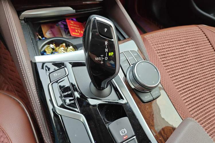 Used BMW 5 Series 2018 525Li Luxury Package
