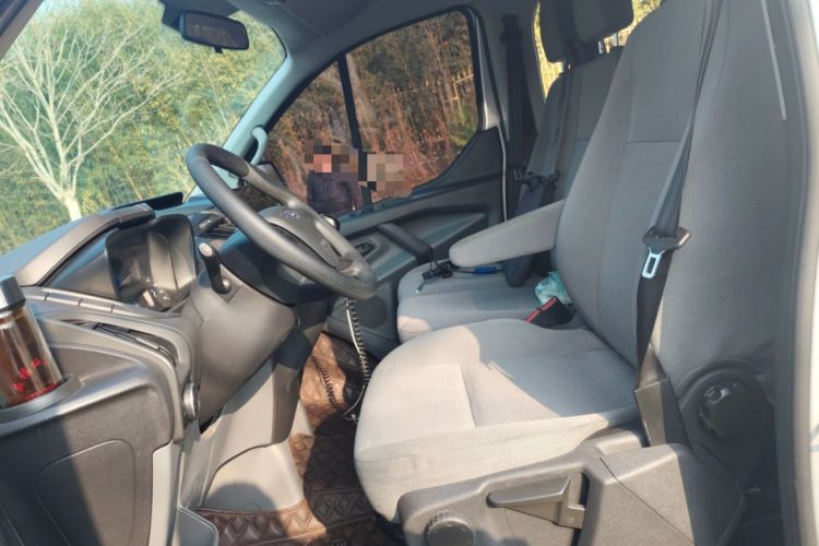 Used Ford Transit 2019 2.0T Diesel Multi-Purpose Commercial Vehicle Mid-Drive Mid-Roof 6-Seater China VI Standard
