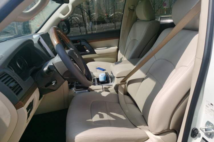 Used Toyota Land Cruiser 2015 4.0L V6 Middle East Low-Trim Version Left Front Seat